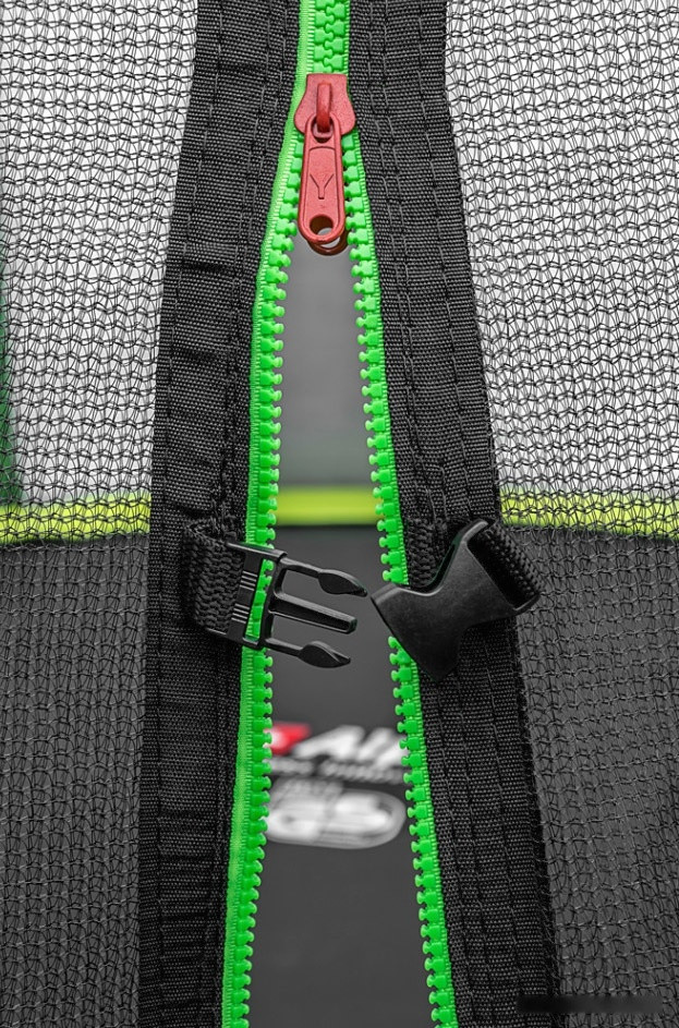 Батут Alpin 4.90 м с защитной сеткой и лестницей Батут Alpin 4.90 м с защитной сеткой и лестницей