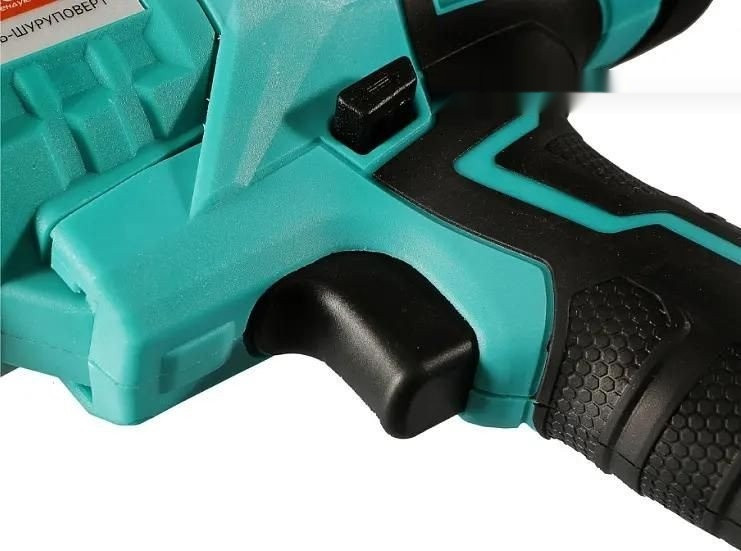 Дрель-шуруповерт Sturm CMT1802 (с 2-мя АКБ, кейс) Дрель-шуруповерт Sturm CMT1802 (с 2-мя АКБ, кейс)