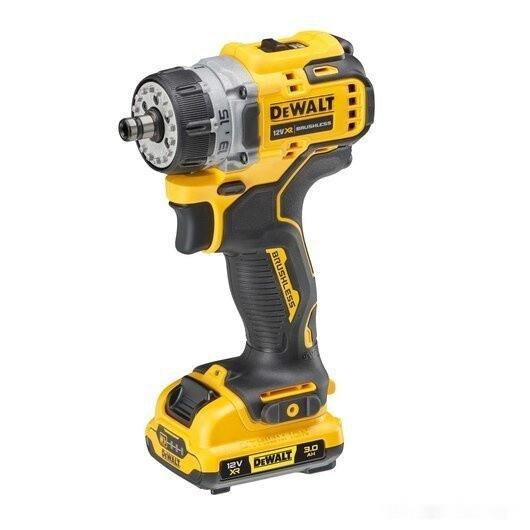 Дрель-шуруповерт DeWALT DCD703L2T (с 2-мя АКБ, кейс, набор патронов) Дрель-шуруповерт DeWALT DCD703L2T (с 2-мя АКБ, кейс, набор патронов)