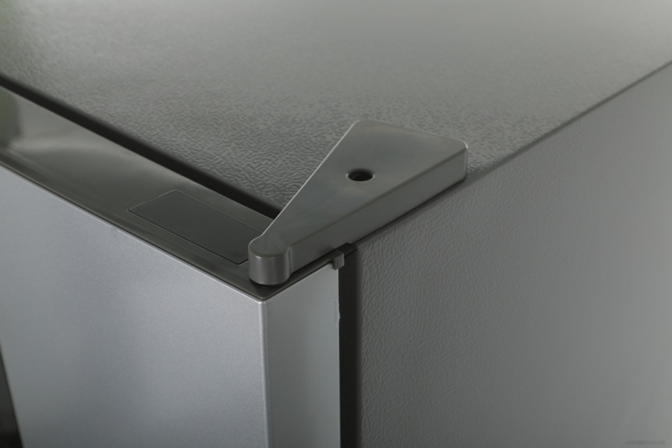 Холодильник SunWind SCC356 (серебристый) Холодильник SunWind SCC356 (серебристый)