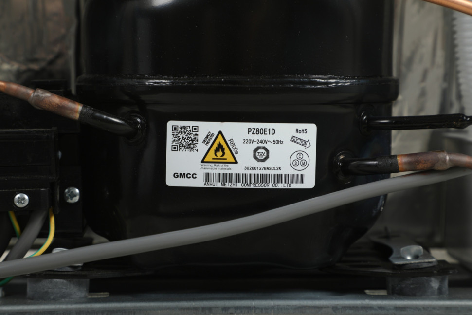 Холодильник SunWind SCC356 (серебристый) Холодильник SunWind SCC356 (серебристый)