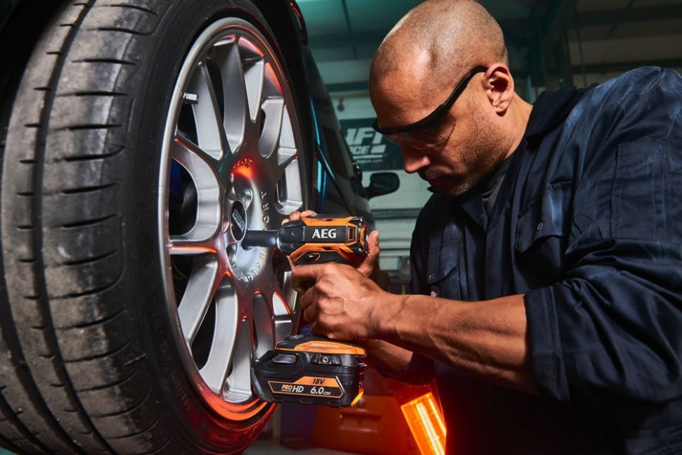 Ударный гайковерт AEG Powertools BSS 18C12ZB6-0 4935472012 (без АКБ) Ударный гайковерт AEG Powertools BSS 18C12ZB6-0 4935472012 (без АКБ)