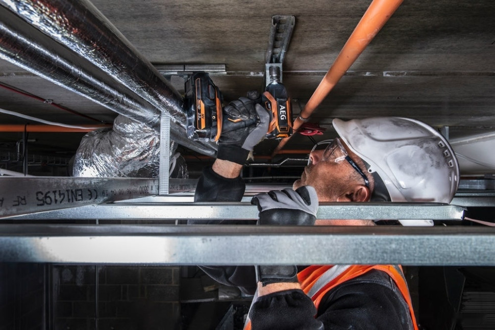 Ударный гайковерт AEG Powertools BSS 18C12ZB6-0 4935472012 (без АКБ) Ударный гайковерт AEG Powertools BSS 18C12ZB6-0 4935472012 (без АКБ)