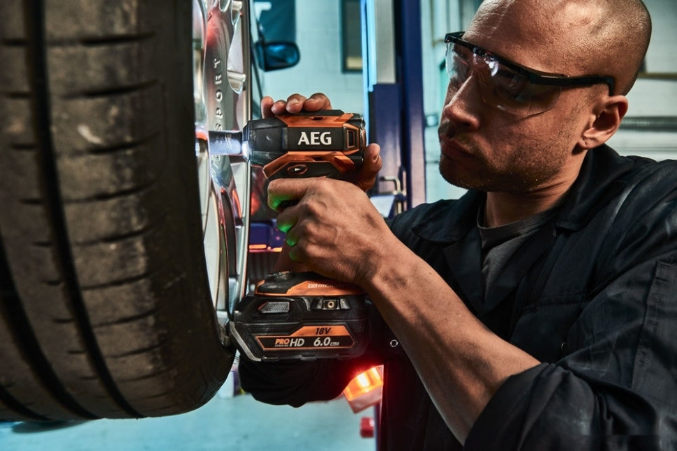 Ударный гайковерт AEG Powertools BSS 18C12ZB6-0 4935472012 (без АКБ) Ударный гайковерт AEG Powertools BSS 18C12ZB6-0 4935472012 (без АКБ)