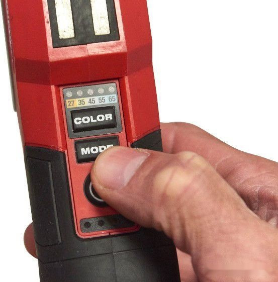 Фонарь Milwaukee M12 CML-401 (с 1-им АКБ) Фонарь Milwaukee M12 CML-401 (с 1-им АКБ)