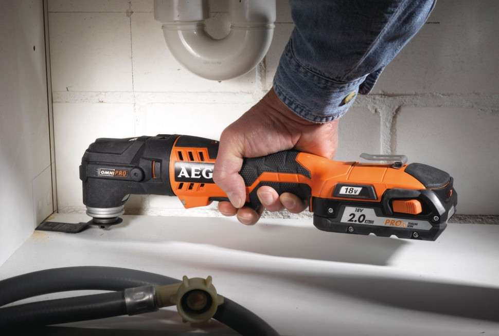 Шлифовальная машина AEG OMNI 18C LI-202BKIT1X Шлифовальная машина AEG OMNI 18C LI-202BKIT1X