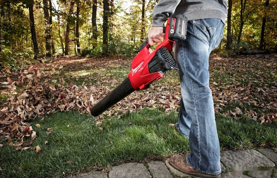 Ручная воздуходувка Milwaukee M18 FBL-0 Fuel 4933459825 (без АКБ) Ручная воздуходувка Milwaukee M18 FBL-0 Fuel 4933459825 (без АКБ)