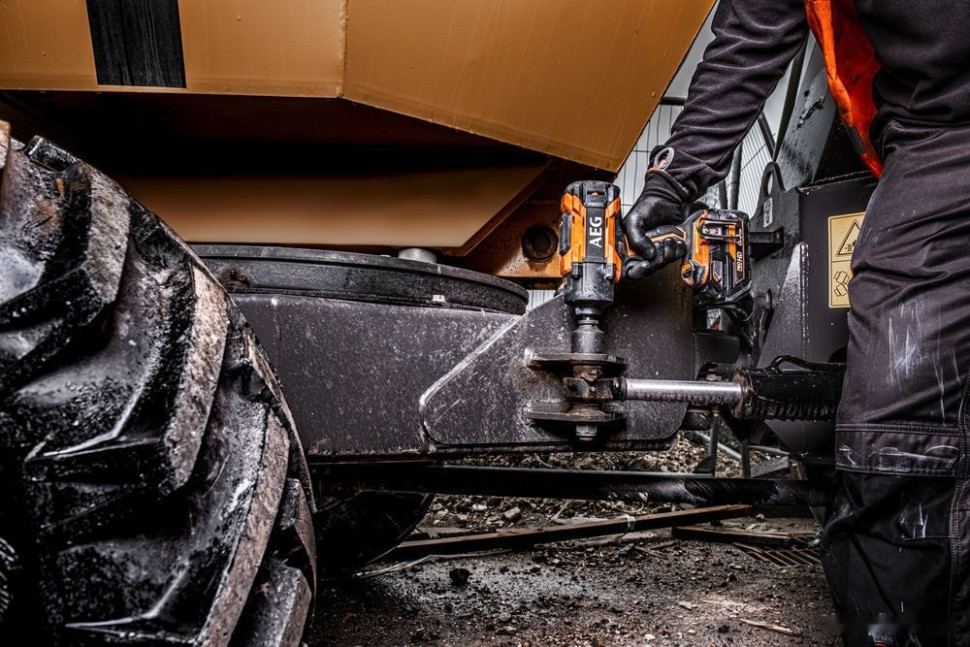 Гайковерт AEG Powertools BSS 18HTF12B6-0 4935472245 (без АКБ)