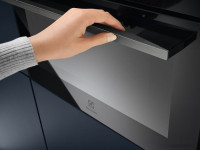 Духовой шкаф Electrolux CombiQuick 800 KVLBE08H