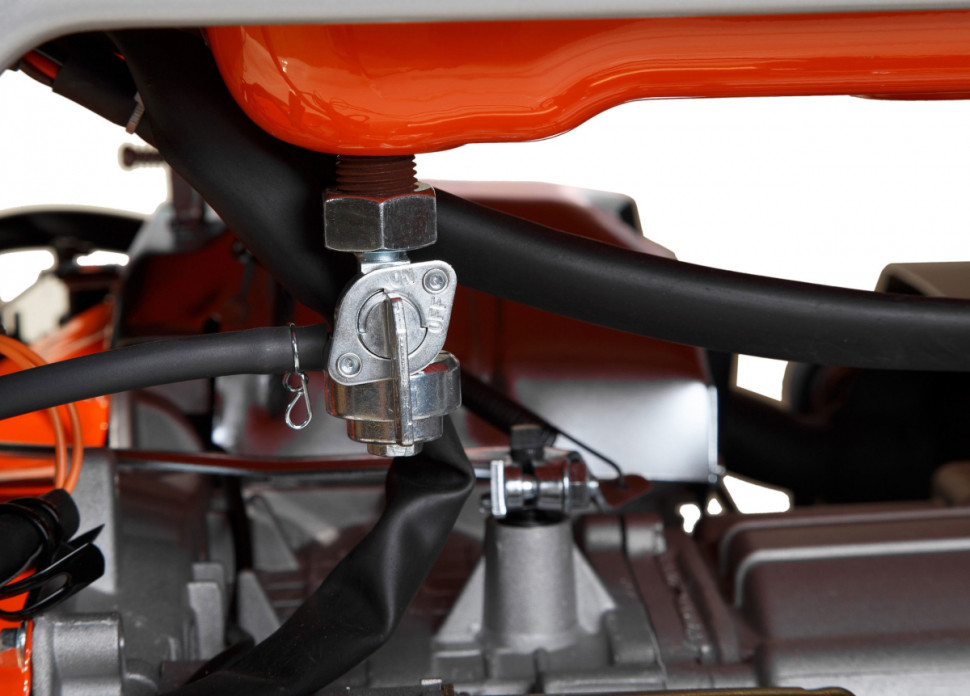 Генератор Eland LA 8000 Генератор Eland LA 8000