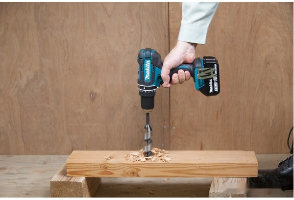 Ударная дрель-шуруповерт Makita DHP482Z (без АКБ) Ударная дрель-шуруповерт Makita DHP482Z (без АКБ)