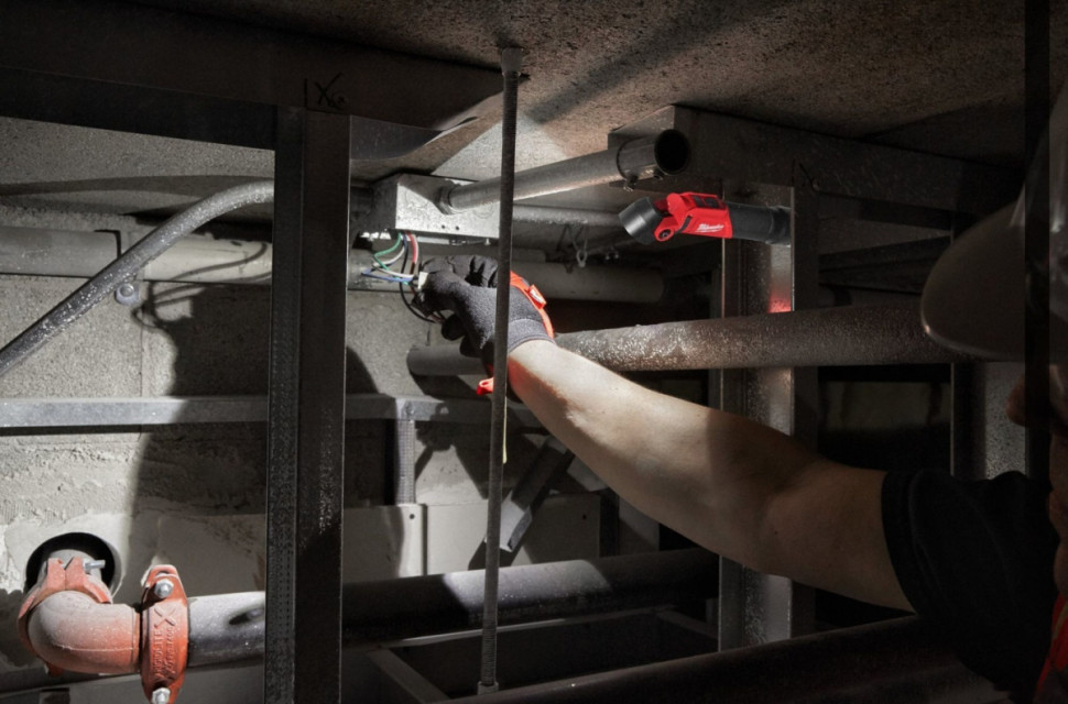 Фонарь Milwaukee USB L4 PWL-301 (с 1-им АКБ) Фонарь Milwaukee USB L4 PWL-301 (с 1-им АКБ)