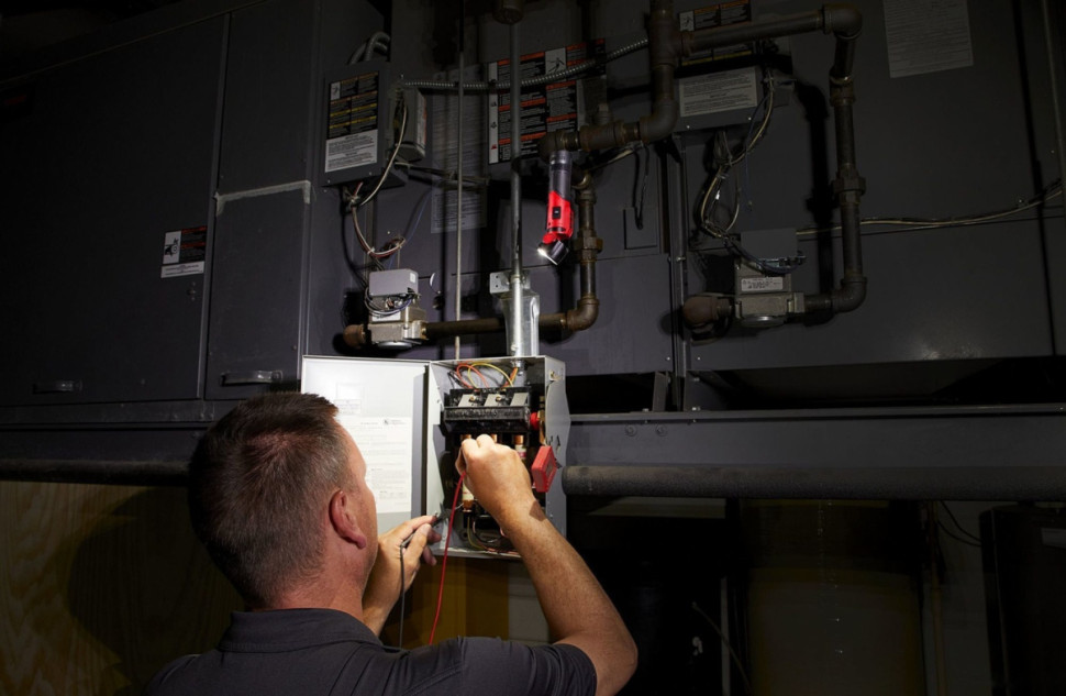 Фонарь Milwaukee USB L4 PWL-301 (с 1-им АКБ) Фонарь Milwaukee USB L4 PWL-301 (с 1-им АКБ)