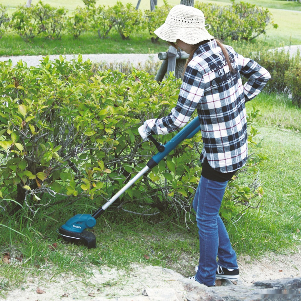 Триммер Makita DUR181RF (с 1-им АКБ) Триммер Makita DUR181RF (с 1-им АКБ)