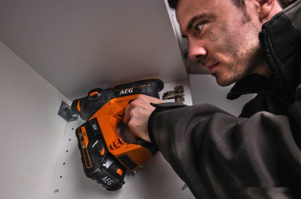 Перфоратор AEG Powertools BBH 18C-0 4935464984 (без АКБ) Перфоратор AEG Powertools BBH 18C-0 4935464984 (без АКБ)