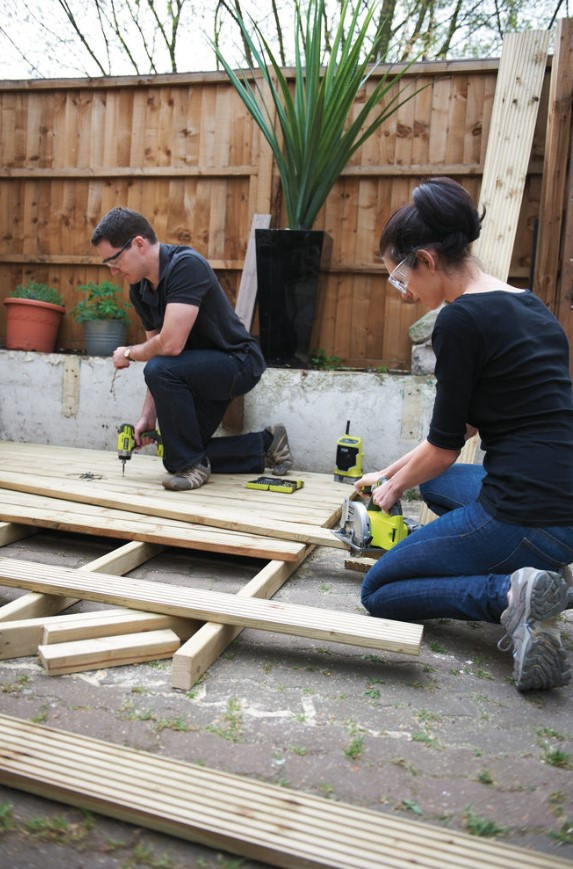 Дисковая (циркулярная) пила Ryobi RWSL1801M (без АКБ) Дисковая (циркулярная) пила Ryobi RWSL1801M (без АКБ)