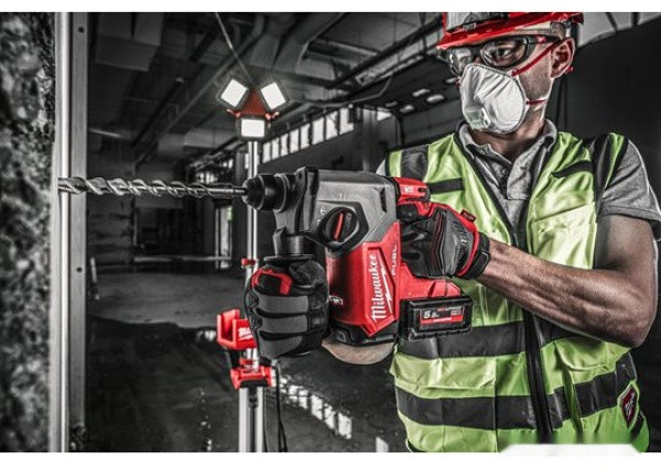 Перфоратор Milwaukee M18 FUEL FH-0X 4933478500 (без АКБ, кейс) Перфоратор Milwaukee M18 FUEL FH-0X 4933478500 (без АКБ, кейс)