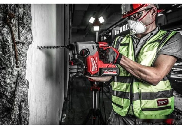 Перфоратор Milwaukee M18 FUEL FH-0X 4933478500 (без АКБ, кейс) Перфоратор Milwaukee M18 FUEL FH-0X 4933478500 (без АКБ, кейс)