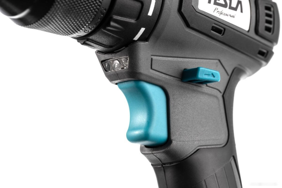 Дрель-шуруповерт Tesla TCD18BL 840369 (с 2-мя АКБ, кейс)