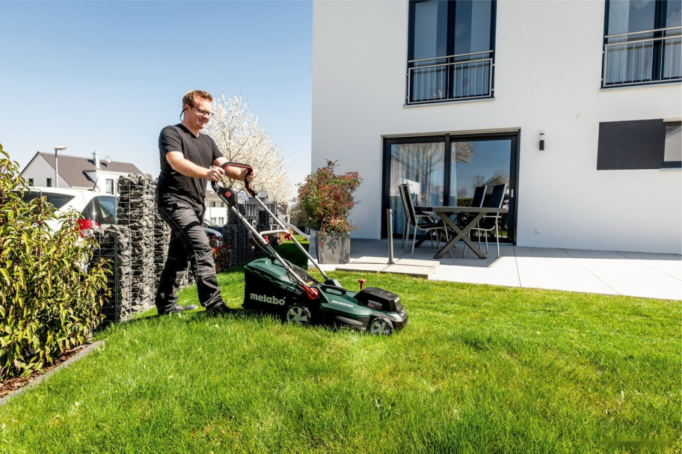 Газонокосилка Metabo RM 36-18 LTX BL 36 T0525 (с 2-мя АКБ) Газонокосилка Metabo RM 36-18 LTX BL 36 T0525 (с 2-мя АКБ)