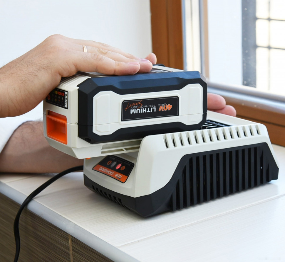 Аккумулятор для инструмента Daewoo Power DABT 4040Li (40В/4 Ah) Аккумулятор для инструмента Daewoo Power DABT 4040Li (40В/4 Ah)