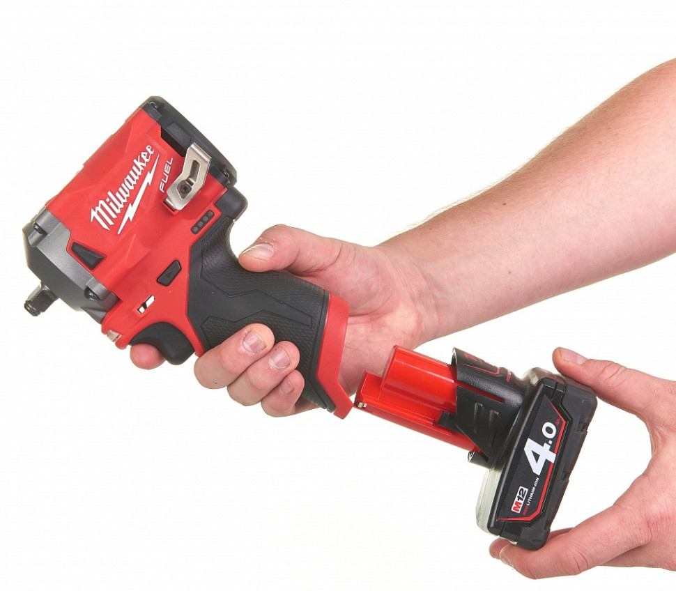 Гайковерт Milwaukee M12 FIW38-422X 4933464613 (с 2-мя АКБ, кейс) Гайковерт Milwaukee M12 FIW38-422X 4933464613 (с 2-мя АКБ, кейс)