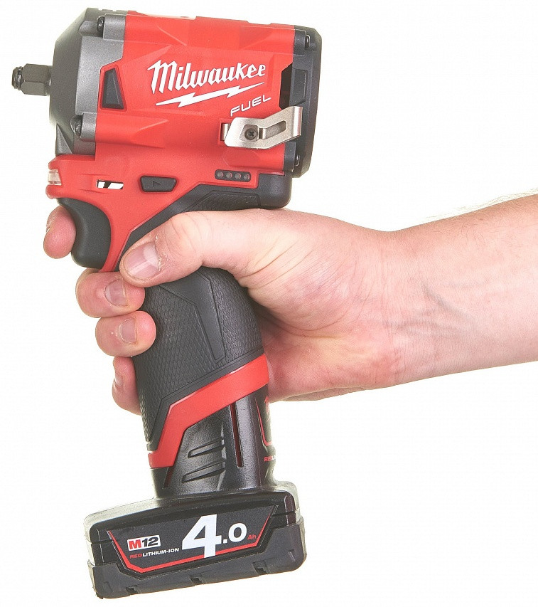 Гайковерт Milwaukee M12 FIW38-422X 4933464613 (с 2-мя АКБ, кейс) Гайковерт Milwaukee M12 FIW38-422X 4933464613 (с 2-мя АКБ, кейс)