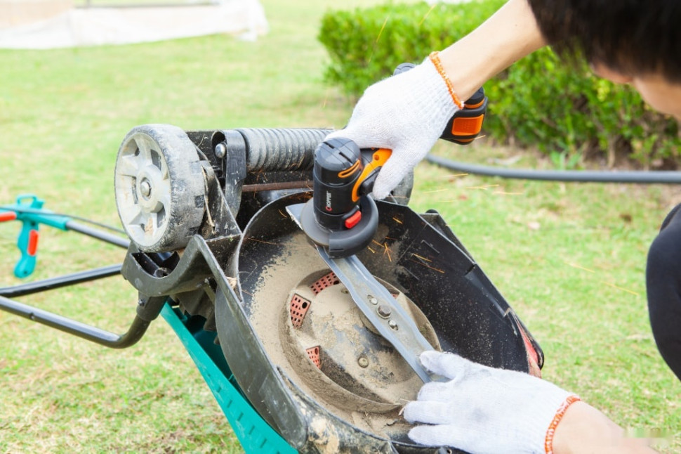 Угловая шлифмашина Worx WX801 (с 1-им АКБ, кейс) Угловая шлифмашина Worx WX801 (с 1-им АКБ, кейс)