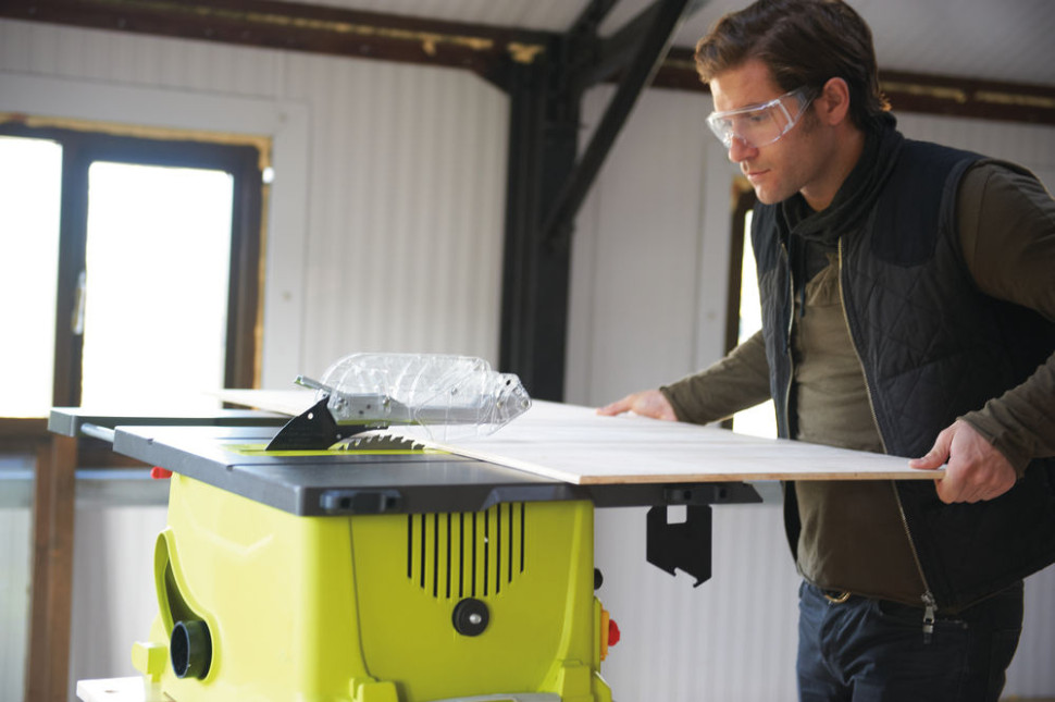 Дисковая пила Ryobi RTS1800EF-G