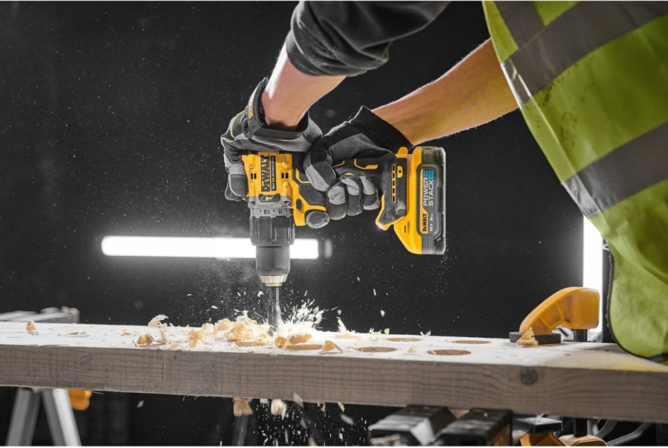 Ударная дрель-шуруповерт DeWALT DCD805H2T (с 2-мя АКБ 5 Ач, кейс)