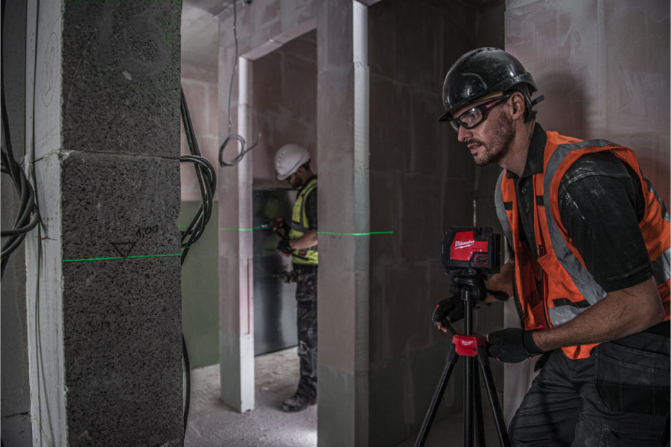 Лазерный нивелир Milwaukee L4 CLLP-301C 4933478099