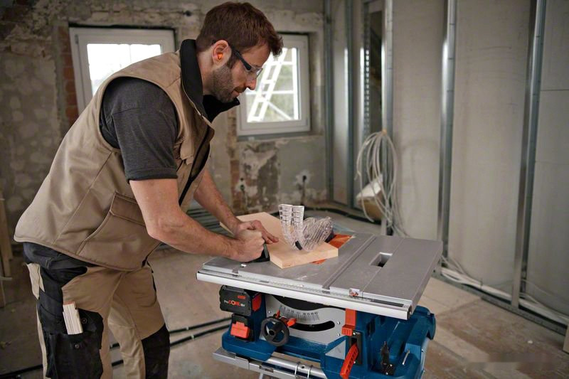 Деревообрабатывающий станок Bosch GTS 18V-216 Professional 0601B44000 (без АКБ) Деревообрабатывающий станок Bosch GTS 18V-216 Professional 0601B44000 (без АКБ)