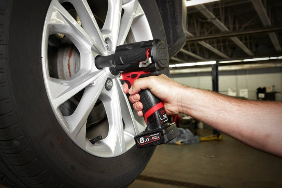 Гайковерт Milwaukee FUEL M12 M12FIWF12-0 4933464615 (без АКБ)