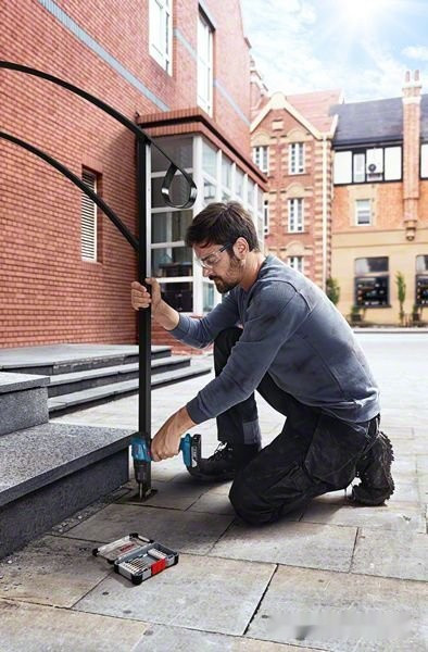 Ударная дрель-шуруповерт Bosch GSB 185-LI Professional 06019K3101 (с 1-им АКБ, кейс) Ударная дрель-шуруповерт Bosch GSB 185-LI Professional 06019K3101 (с 1-им АКБ, кейс)