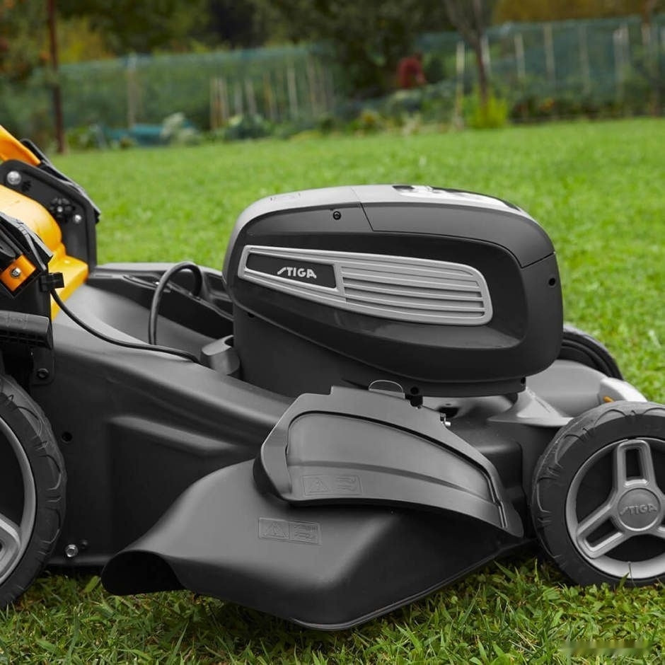 Газонокосилка Stiga Combi 955 SQ AE 294557898/ST1 (без АКБ)