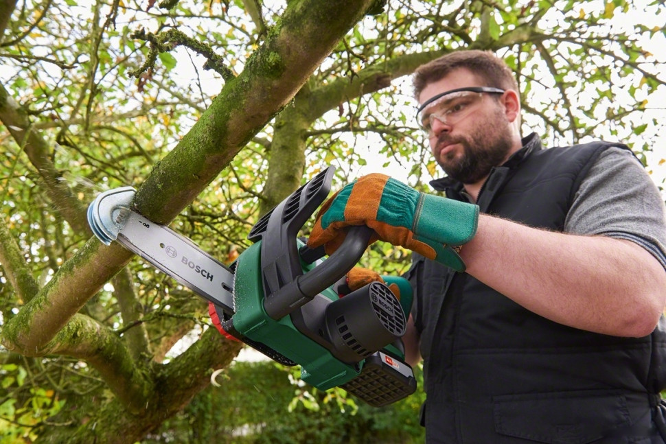 Аккумуляторная Bosch UniversalChain 18 06008B8000 (с АКБ) Аккумуляторная Bosch UniversalChain 18 06008B8000 (с АКБ)