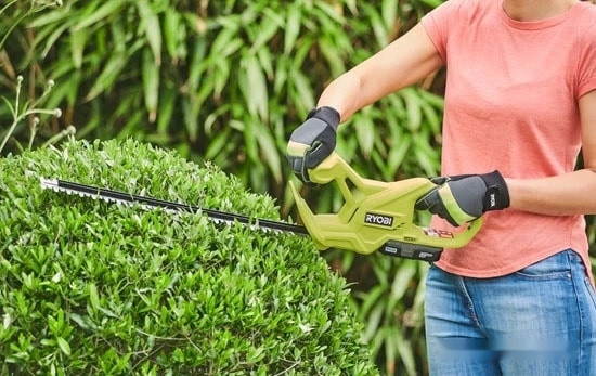 Кусторез Ryobi RY18HT40A-113 (с 1-им АКБ) Кусторез Ryobi RY18HT40A-113 (с 1-им АКБ)