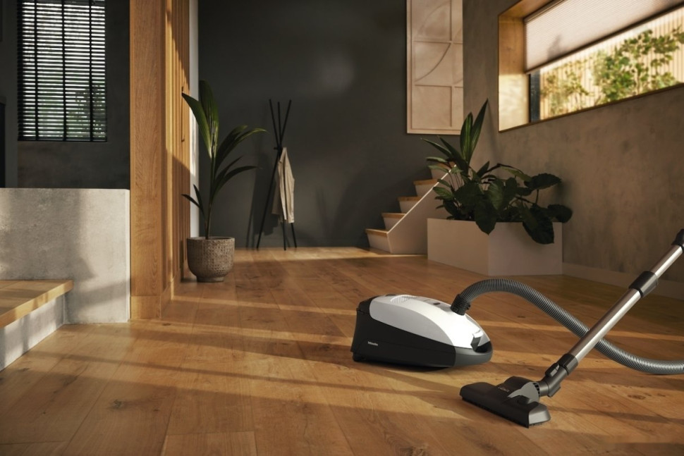 Пылесос Miele Classic C1 Flex SBAF5 (белый) Пылесос Miele Classic C1 Flex SBAF5 (белый)