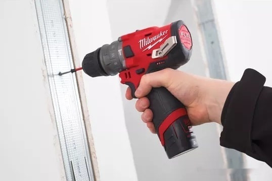 Ударная дрель-шуруповерт Milwaukee M12 FPDX-202X 4933464136 (с 2-мя АКБ, кейс) Ударная дрель-шуруповерт Milwaukee M12 FPDX-202X 4933464136 (с 2-мя АКБ, кейс)
