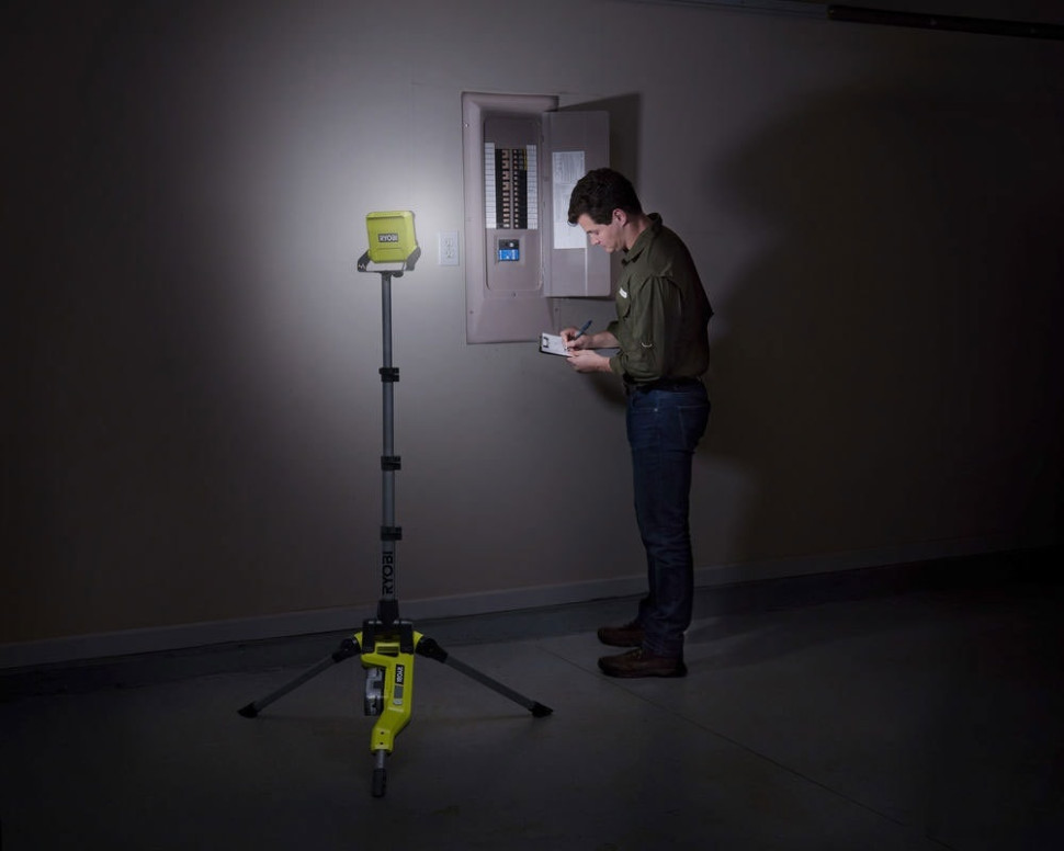 Фонарь Ryobi R18TL-0 (без батареи) Фонарь Ryobi R18TL-0 (без батареи)