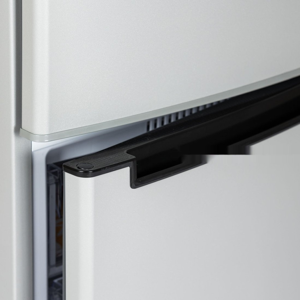 Холодильник Бирюса M551