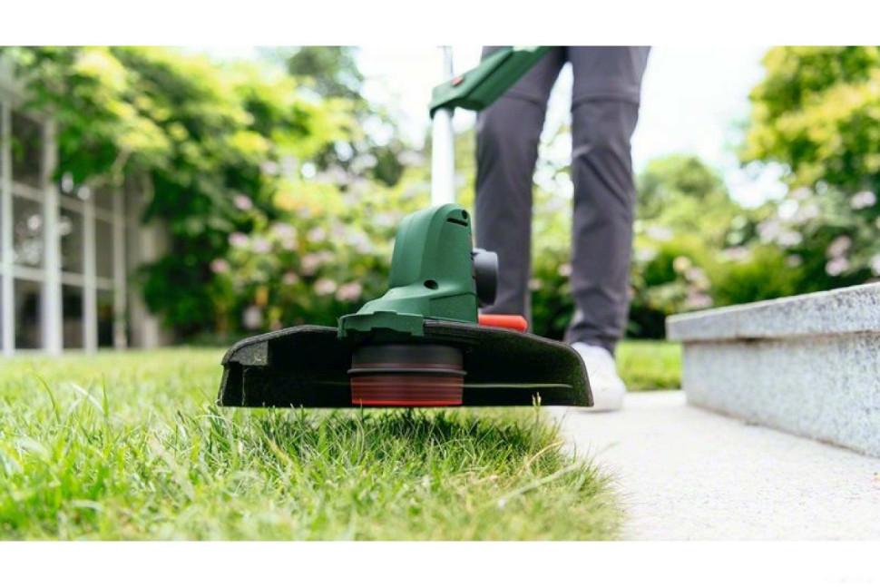 Триммер Bosch Universal GrassCut 18V-26 06008C1D04 (без АКБ)