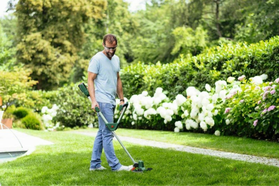 Триммер Bosch Universal GrassCut 18V-26 06008C1D04 (без АКБ)