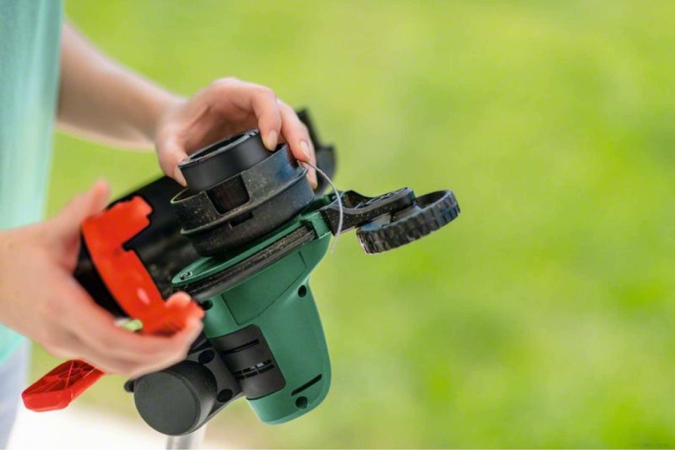 Триммер Bosch Universal GrassCut 18V-26 06008C1D04 (без АКБ)