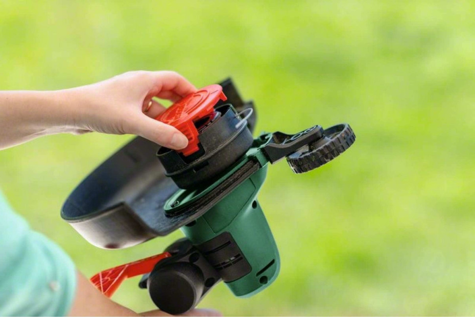 Триммер Bosch Universal GrassCut 18V-26 06008C1D04 (без АКБ)