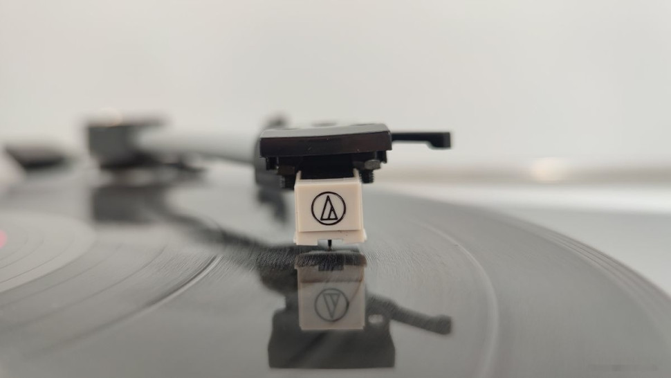 Виниловый проигрыватель Music Public Kingdom TT21AT Виниловый проигрыватель Music Public Kingdom TT21AT