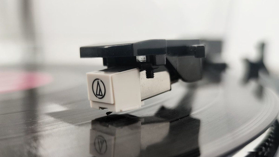 Виниловый проигрыватель Music Public Kingdom TT21AT Виниловый проигрыватель Music Public Kingdom TT21AT