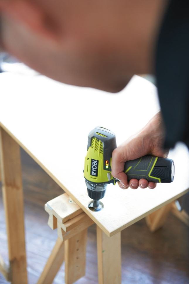 Дрель-шуруповерт Ryobi R12DDL13S Дрель-шуруповерт Ryobi R12DDL13S