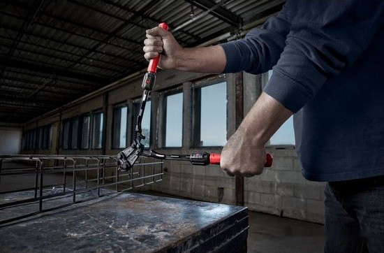 Болторез Milwaukee 4932464850 Болторез Milwaukee 4932464850