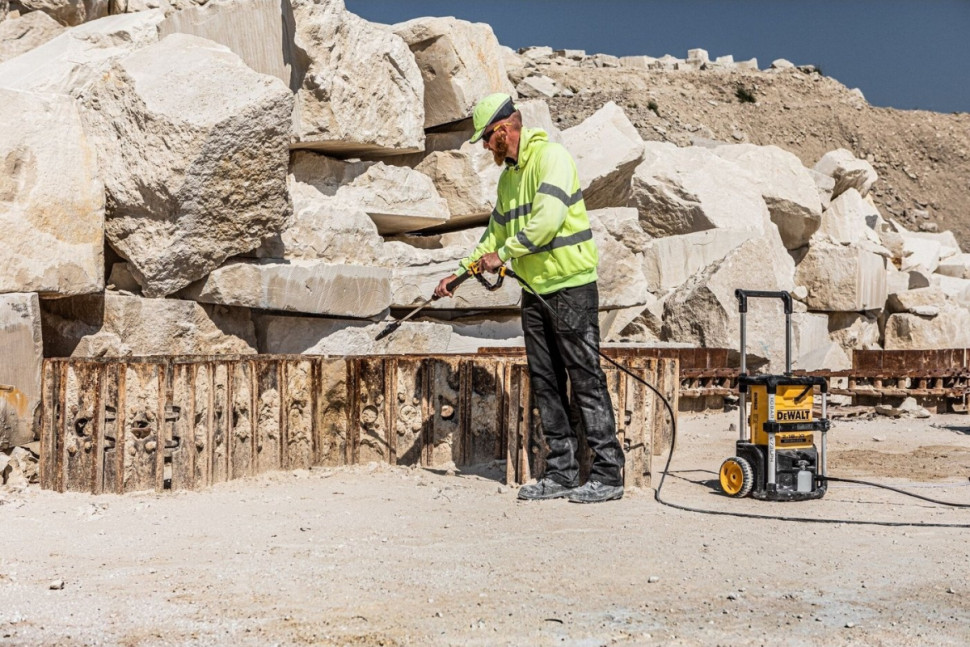 Мойка высокого давления DeWALT DCMPW1600N (без АКБ) Мойка высокого давления DeWALT DCMPW1600N (без АКБ)